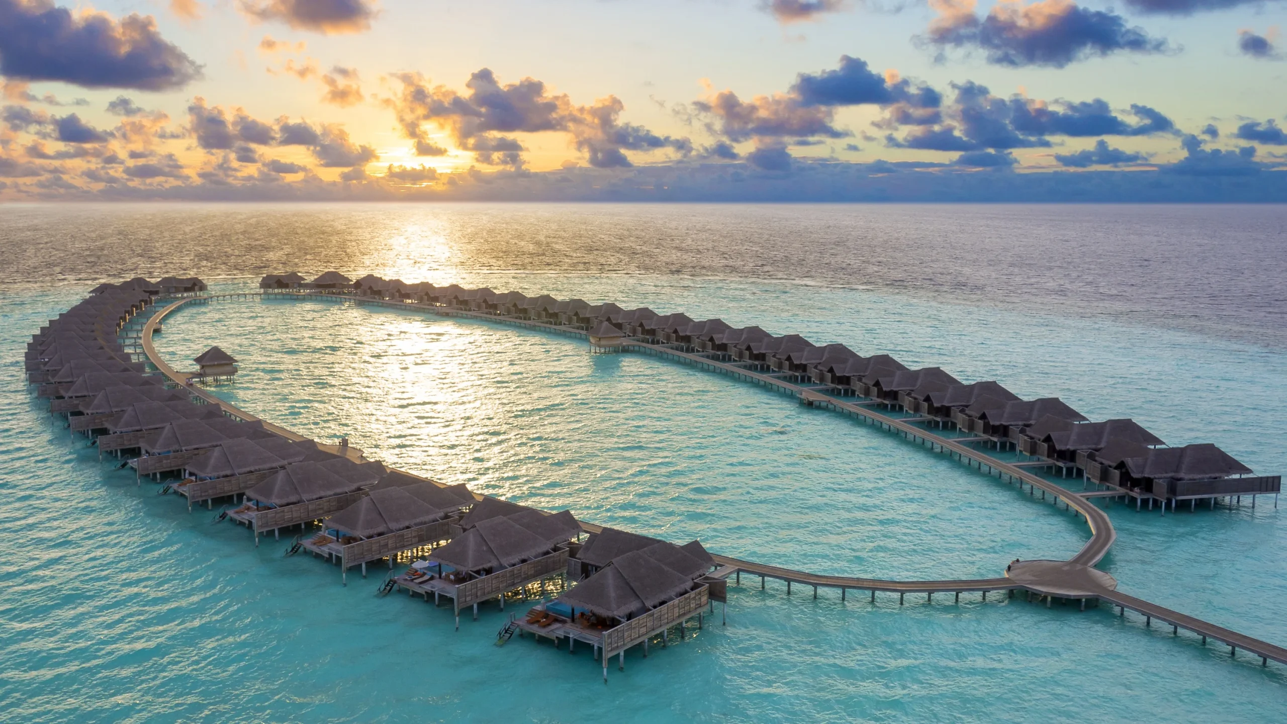 luxurious overwater bungalows in the maldives